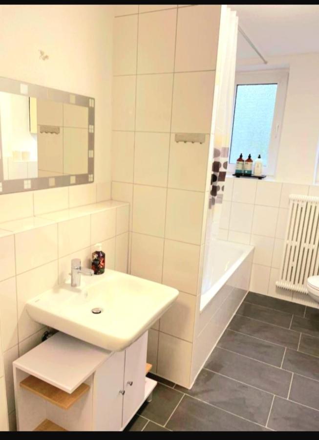 City Apartment Duisburg 2#Netflix &Wlan &Kingsize Bett & Kaffee Maschine & Central & 500M Innenhafen & 2 Min U Bahn Luaran gambar