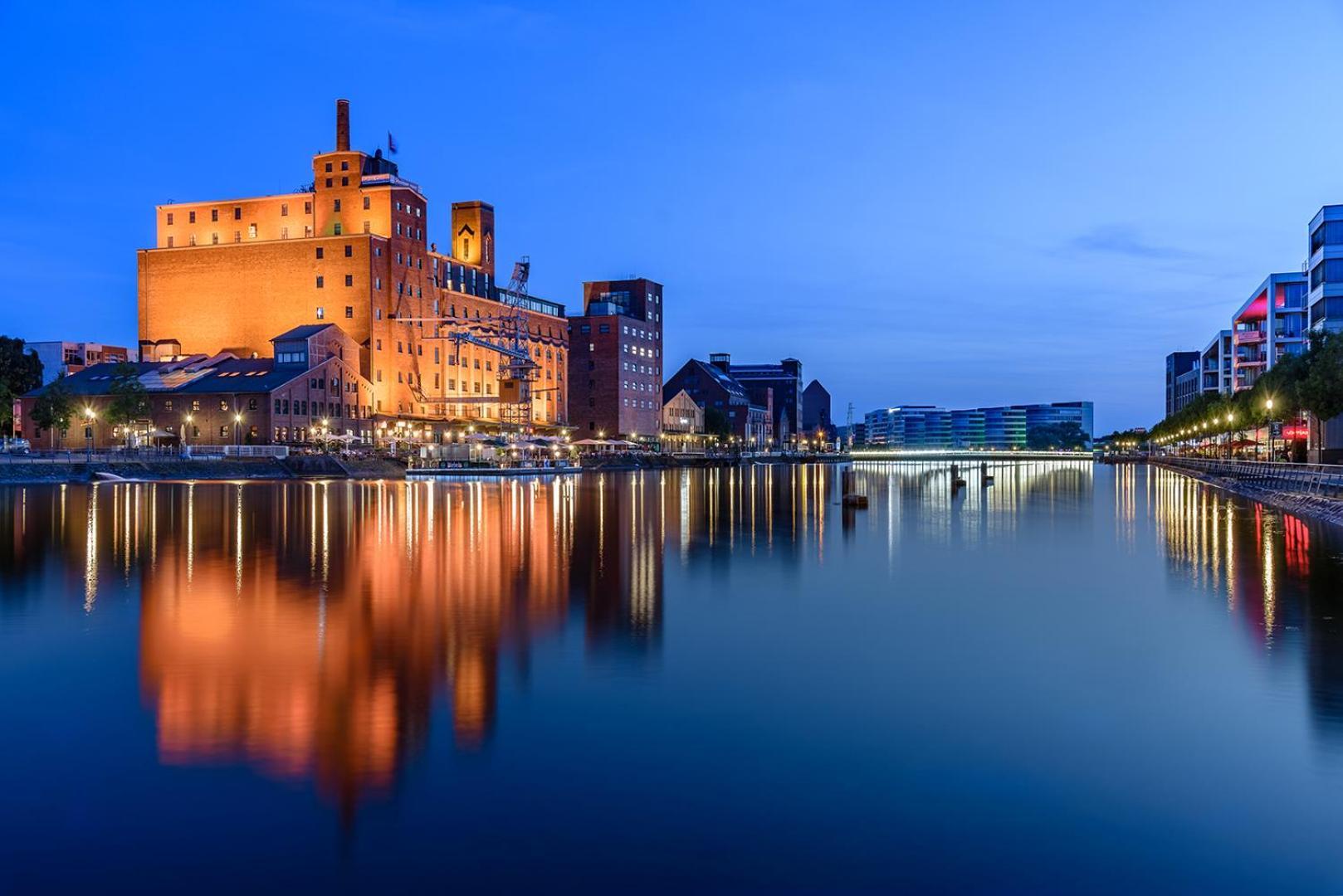 City Apartment Duisburg 2#Netflix &Wlan &Kingsize Bett & Kaffee Maschine & Central & 500M Innenhafen & 2 Min U Bahn Luaran gambar